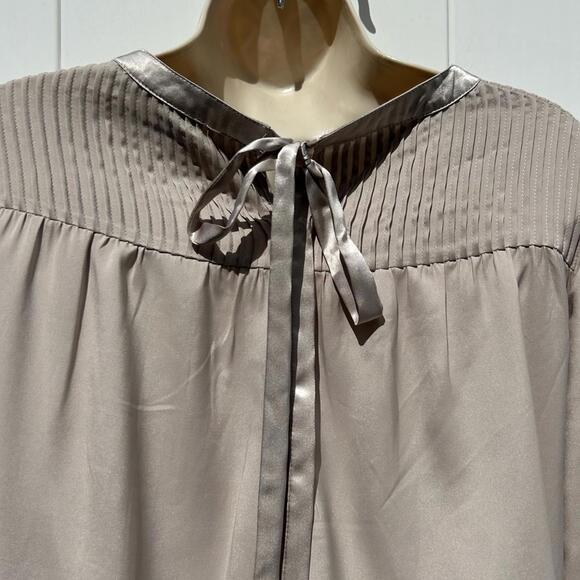 BCBGMAXAZRIA Long Sleeve Asymmetrical Yoke, Pleats, Tie Nape Beige Blouse | XL - Picture 8 of 10